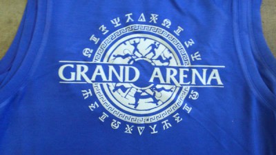 Нанесение grand arena на женскую майку