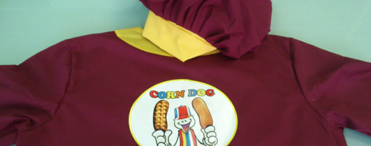 Нанесение логотипа Corn Dog на костюм